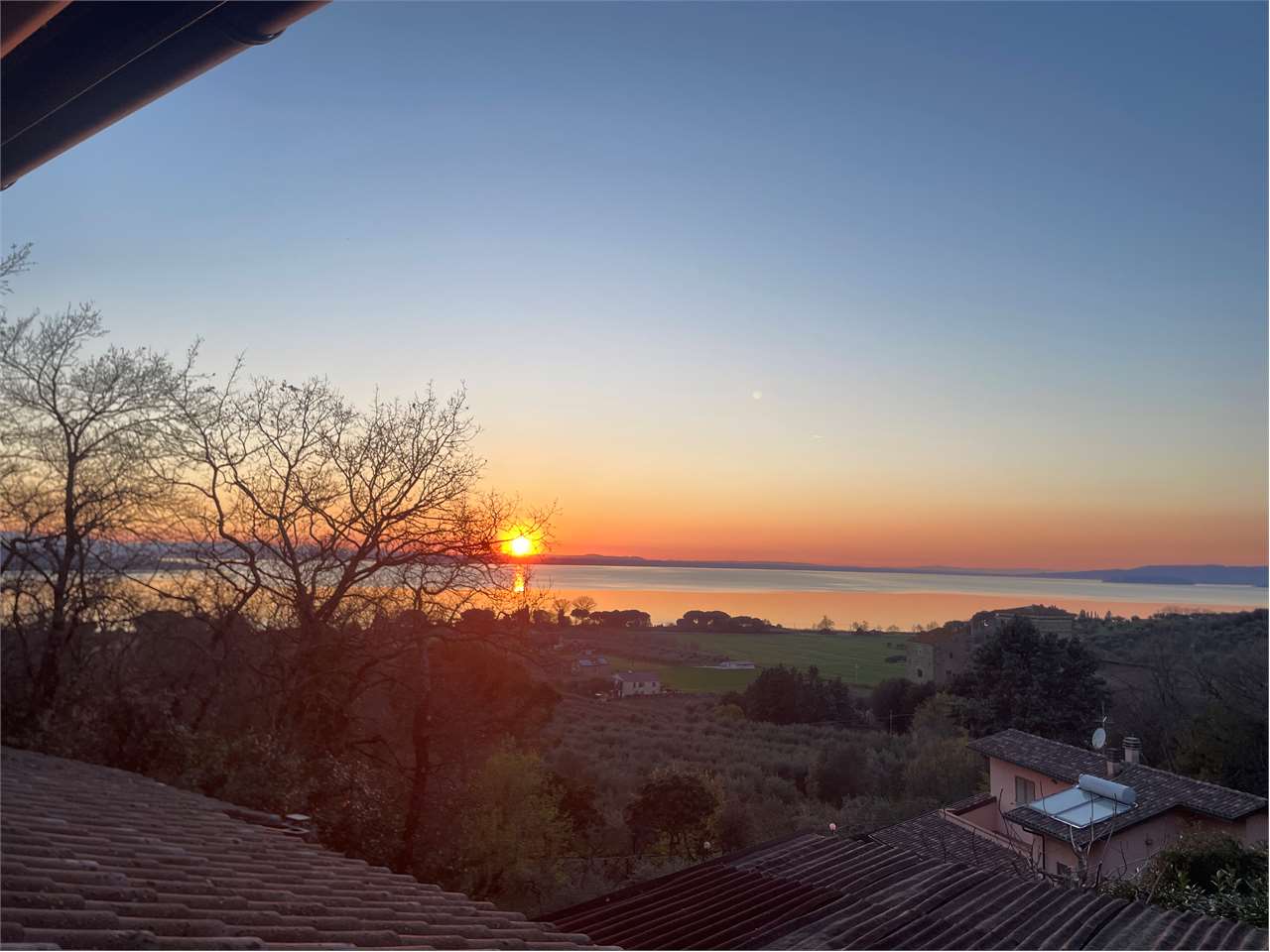 VILLA A SCHIERA VENDITA MAGIONE