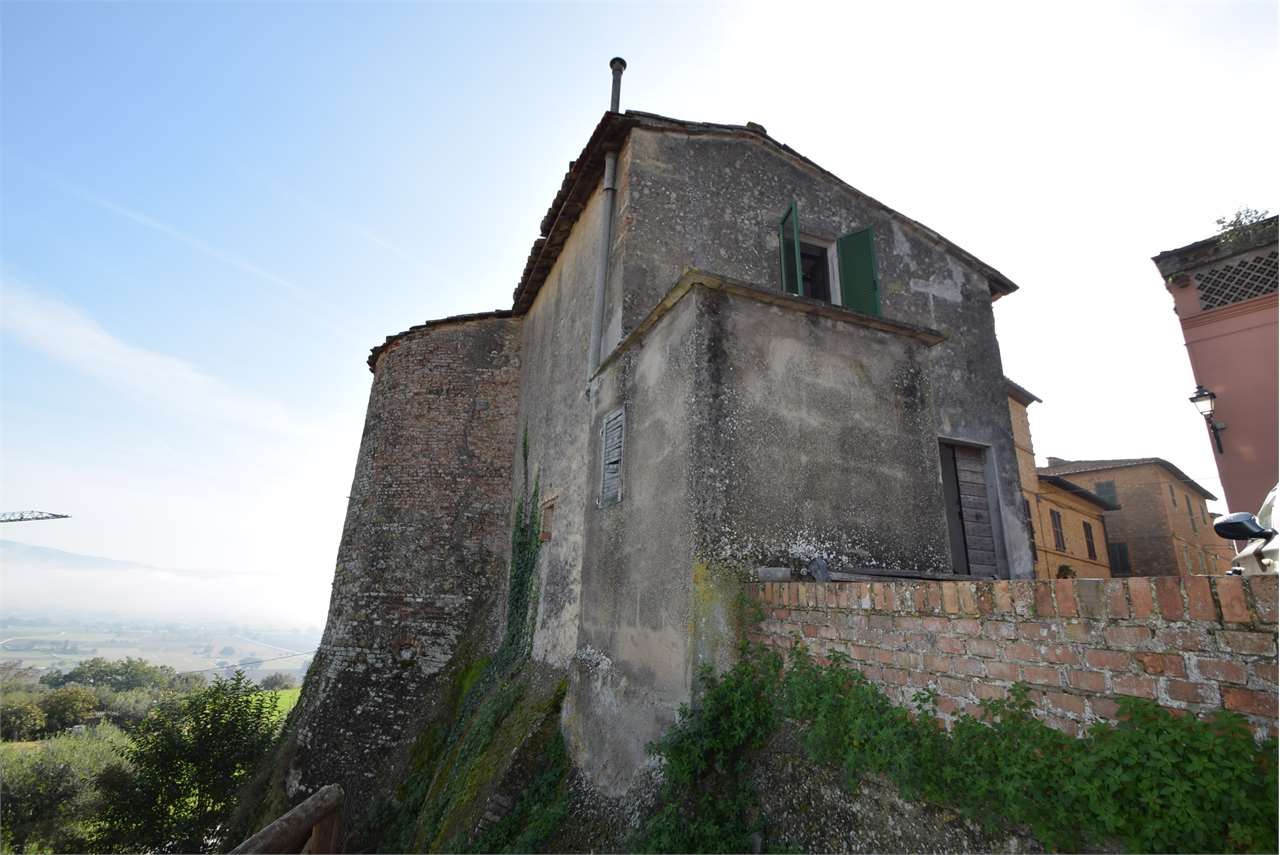 PALAZZO VENDITA MARSCIANO CASTELLO DELLE FORME