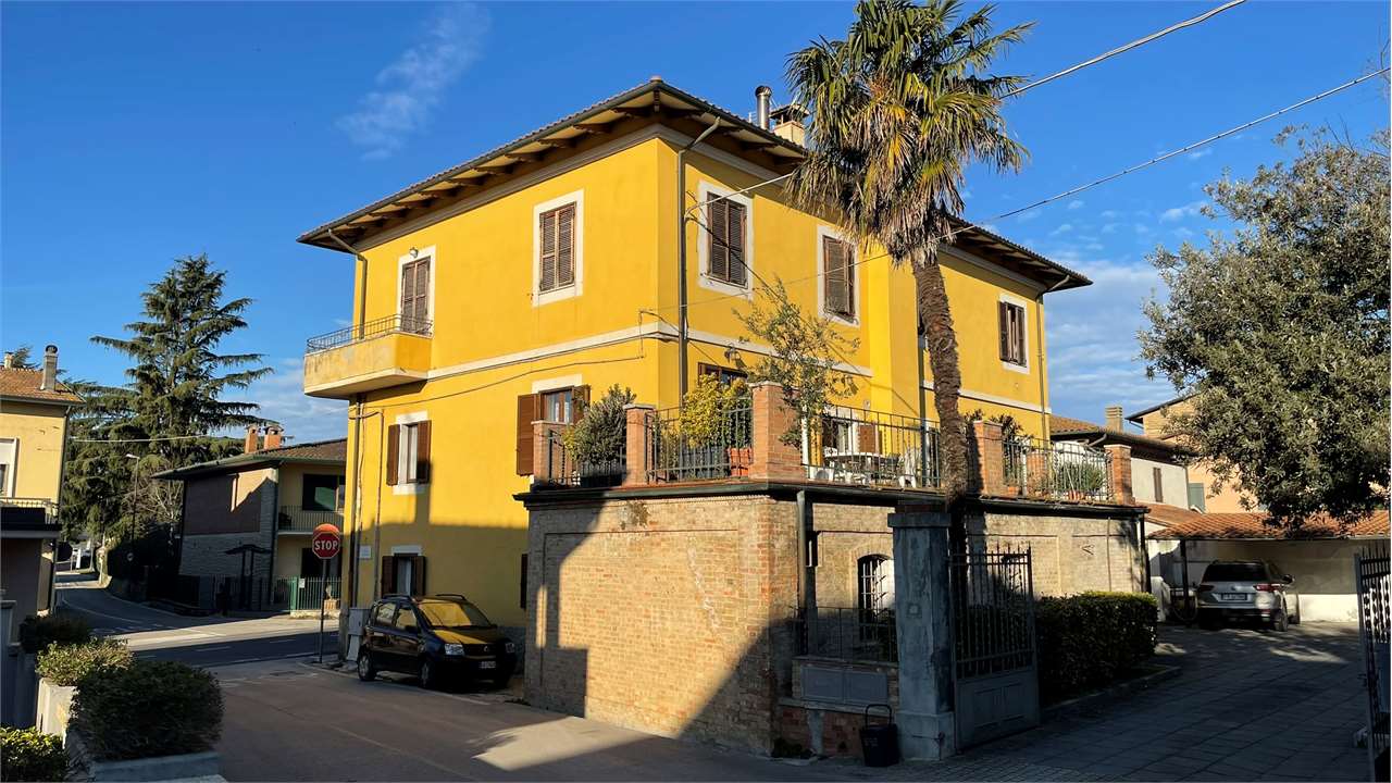 4 O PIÙ LOCALI VENDITA TORGIANO