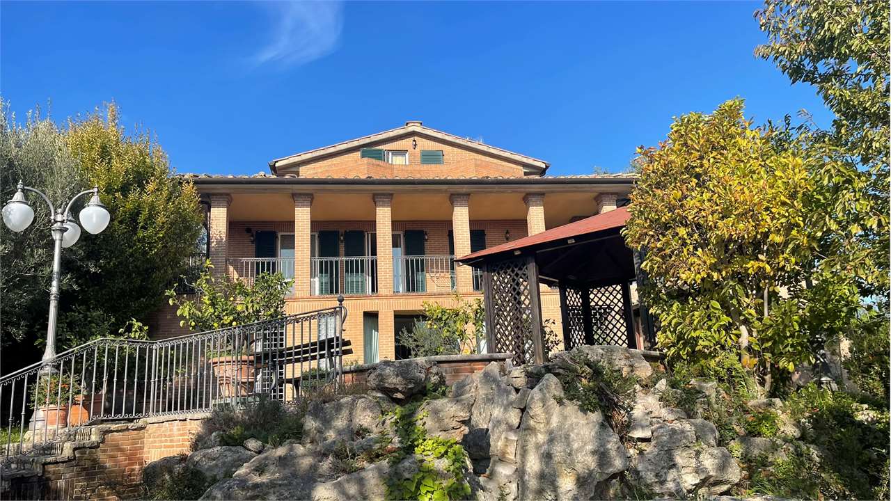 VILLA VENDITA CORCIANO