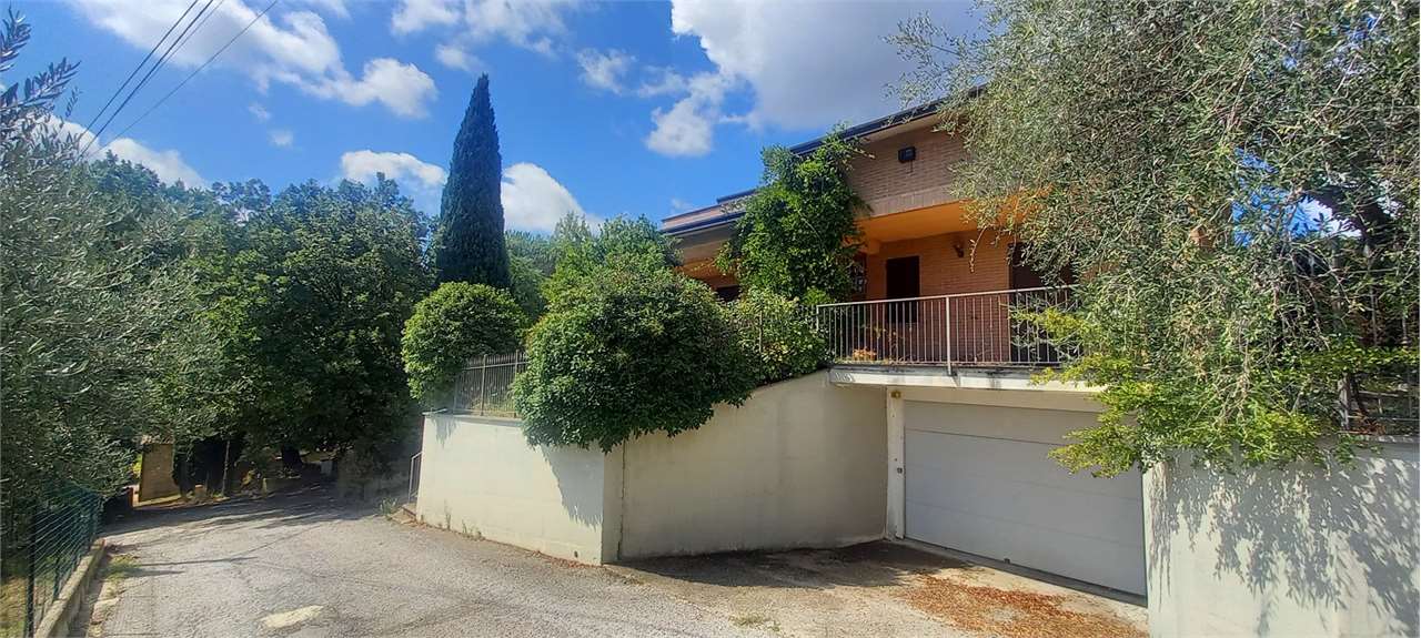 VILLA VENDITA PERUGIA MONTELAGUARDIA