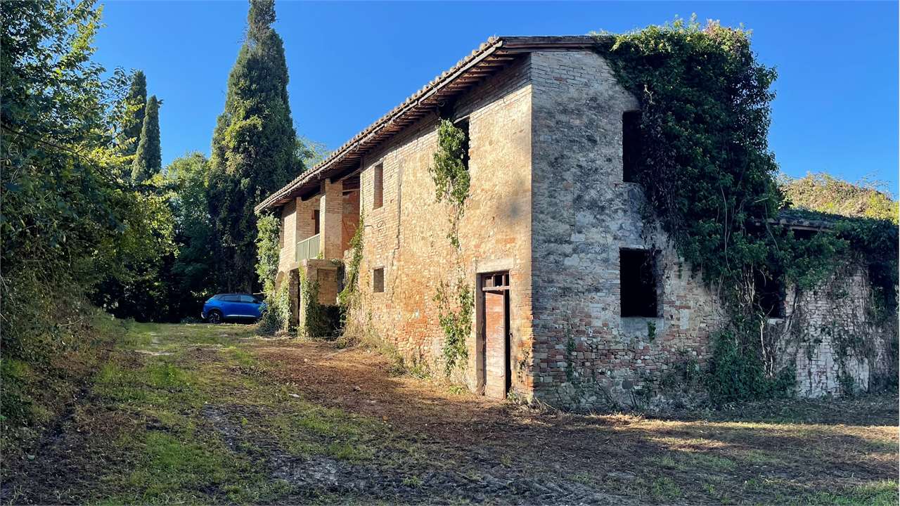 RUSTICO - CASALE VENDITA DERUTA CASALINA