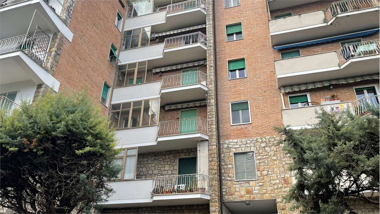 4 O PIÙ LOCALI VENDITA PERUGIA MONTELUCE