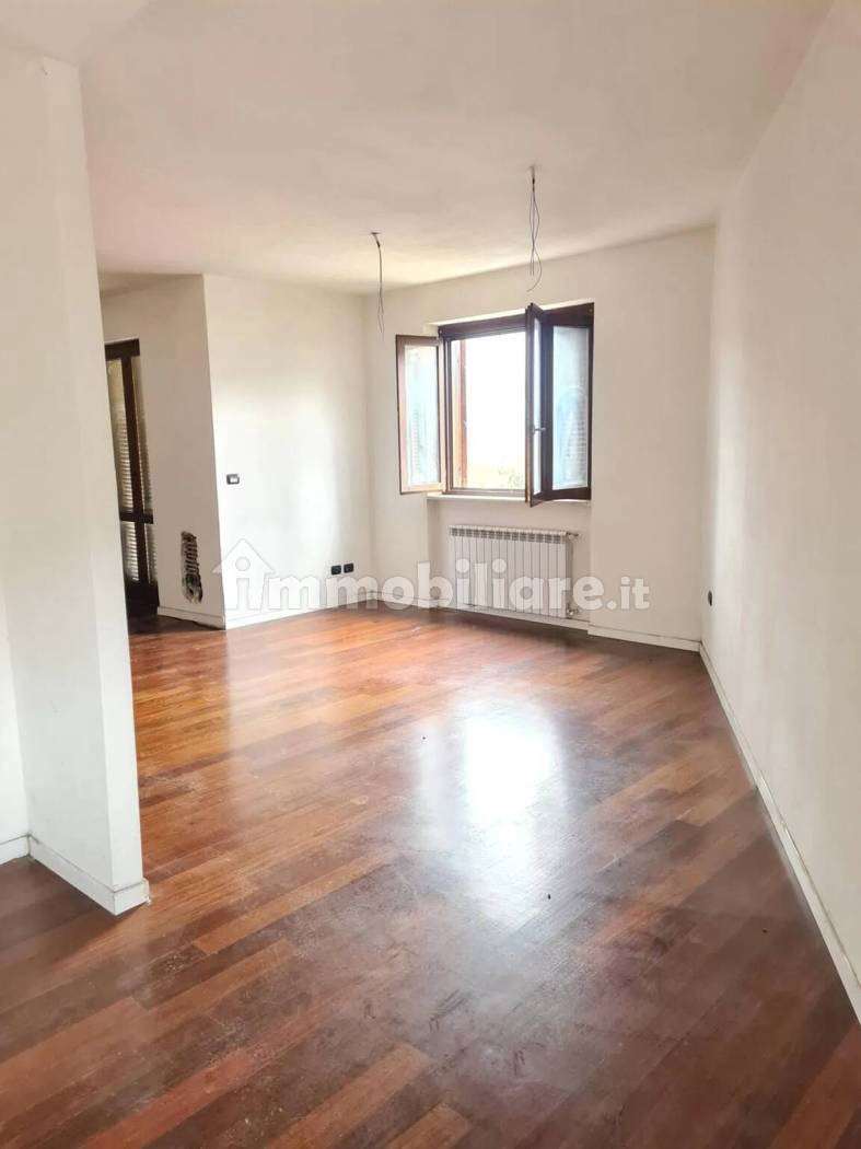 4 O PIÙ LOCALI VENDITA PERUGIA PONTE RIO