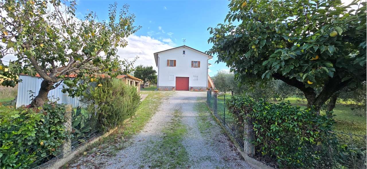 RUSTICO - CASALE VENDITA PERUGIA PICCIONE