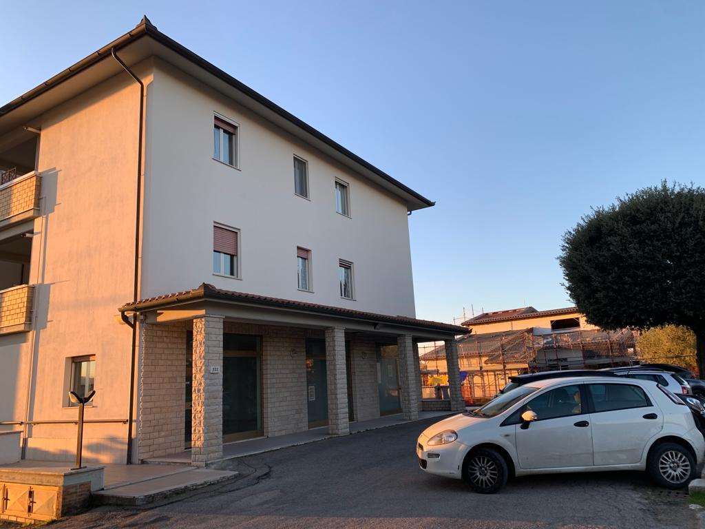 NEGOZIO AFFITTO TODI