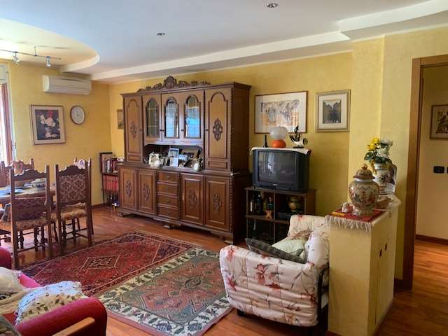 4 O PIÙ LOCALI VENDITA PERUGIA