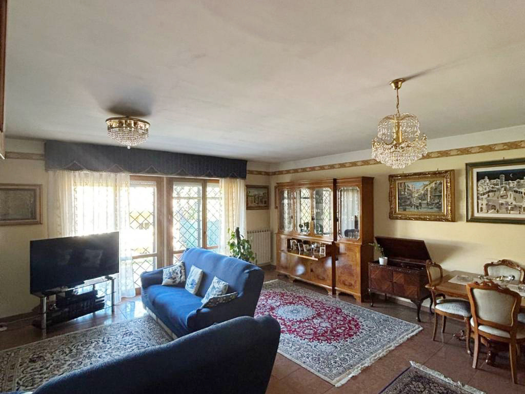 VILLA PORZIONE VENDITA PERUGIA LACUGNANO