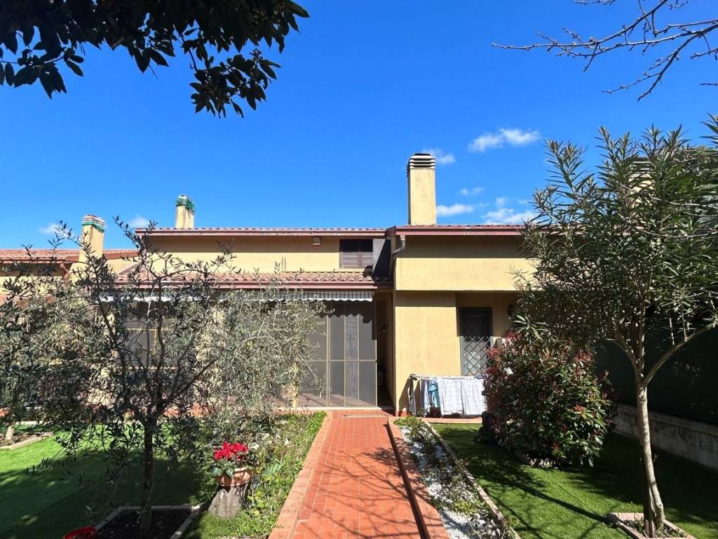 VILLA PORZIONE VENDITA PERUGIA LACUGNANO