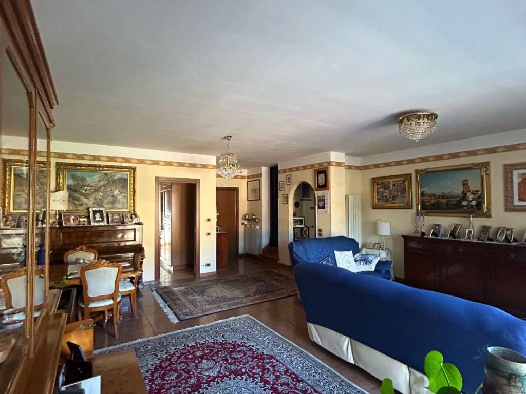 VILLA PORZIONE VENDITA PERUGIA LACUGNANO