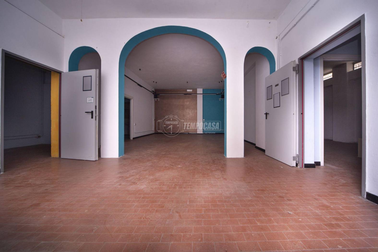 MAGAZZINO VENDITA PERUGIA 	MADONNA ALTA	