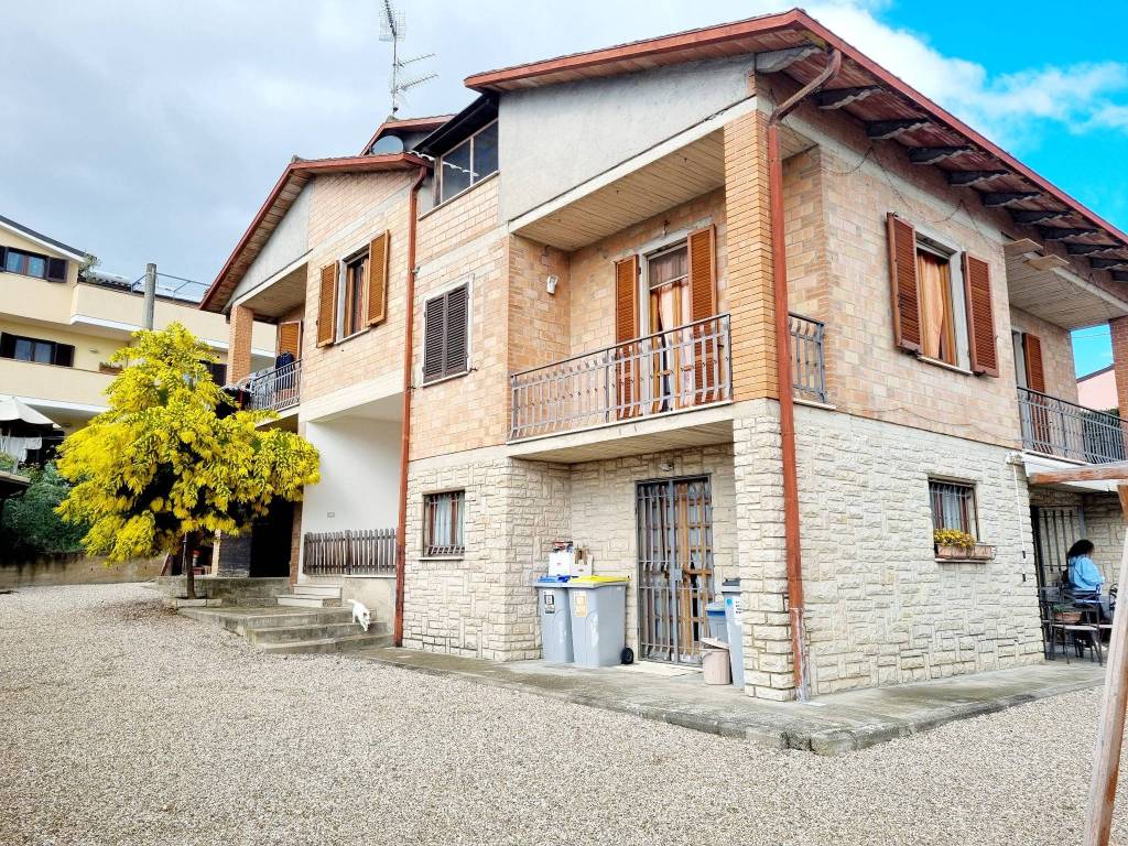 VILLA VENDITA PERUGIA MONTEBELLO