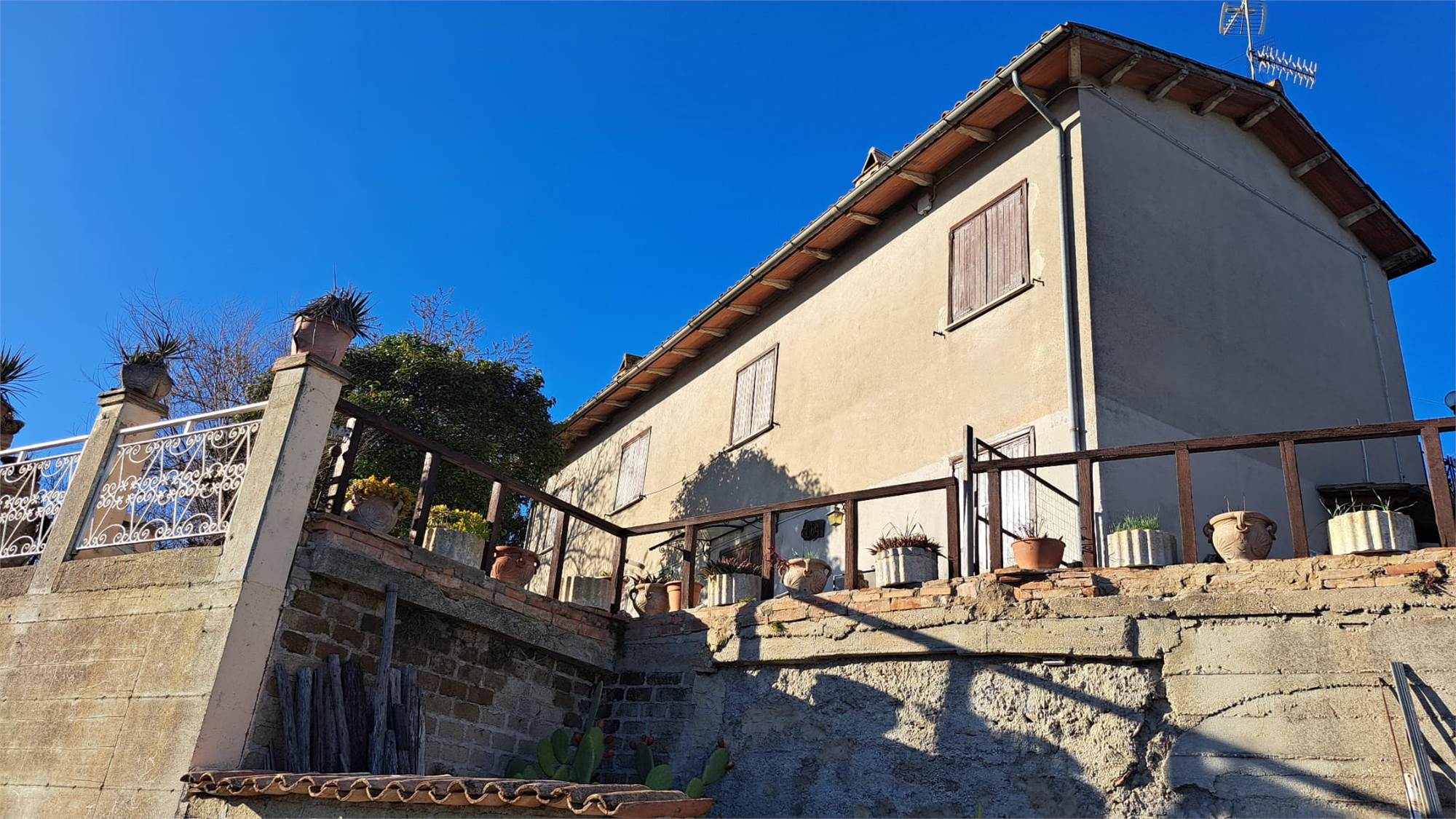 CASA INDIPENDENTE VENDITA MONTECASTRILLI CASTEL DELL'AQUILA