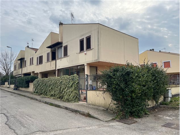 VILLA A SCHIERA VENDITA NARNI