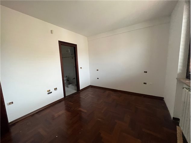 VILLA A SCHIERA VENDITA NARNI