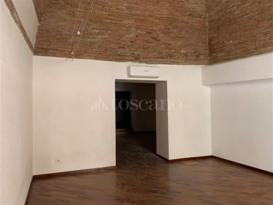 NEGOZIO AFFITTO TERNI CENTRO STORICO
