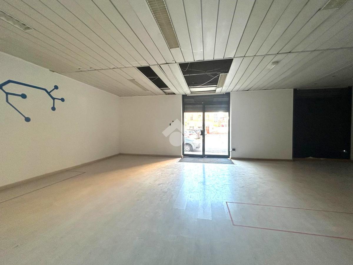 NEGOZIO AFFITTO TERNI CENTRO STORICO