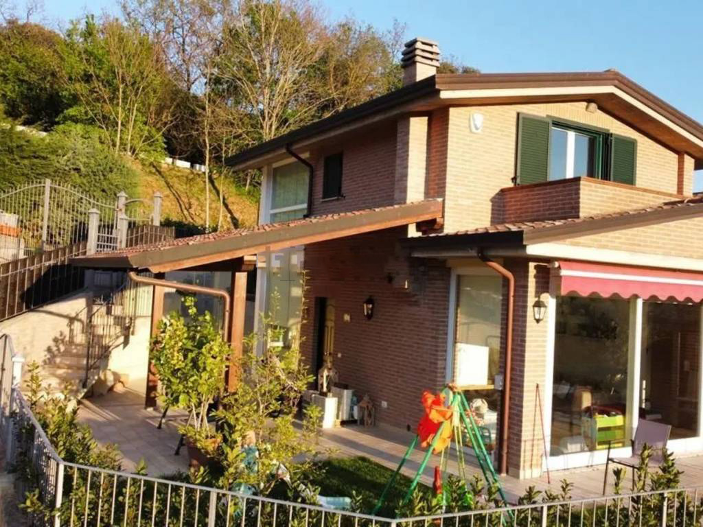 VILLA BIFAMILIARE VENDITA PERUGIA OLMO