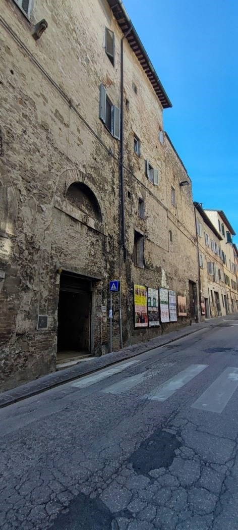 MAGAZZINO VENDITA PERUGIA CENTRO STORICO