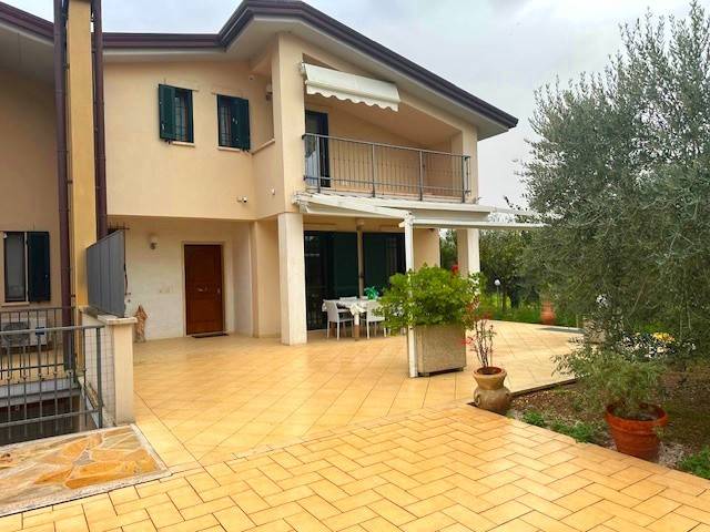 VILLA BIFAMILIARE VENDITA PERUGIA PILA