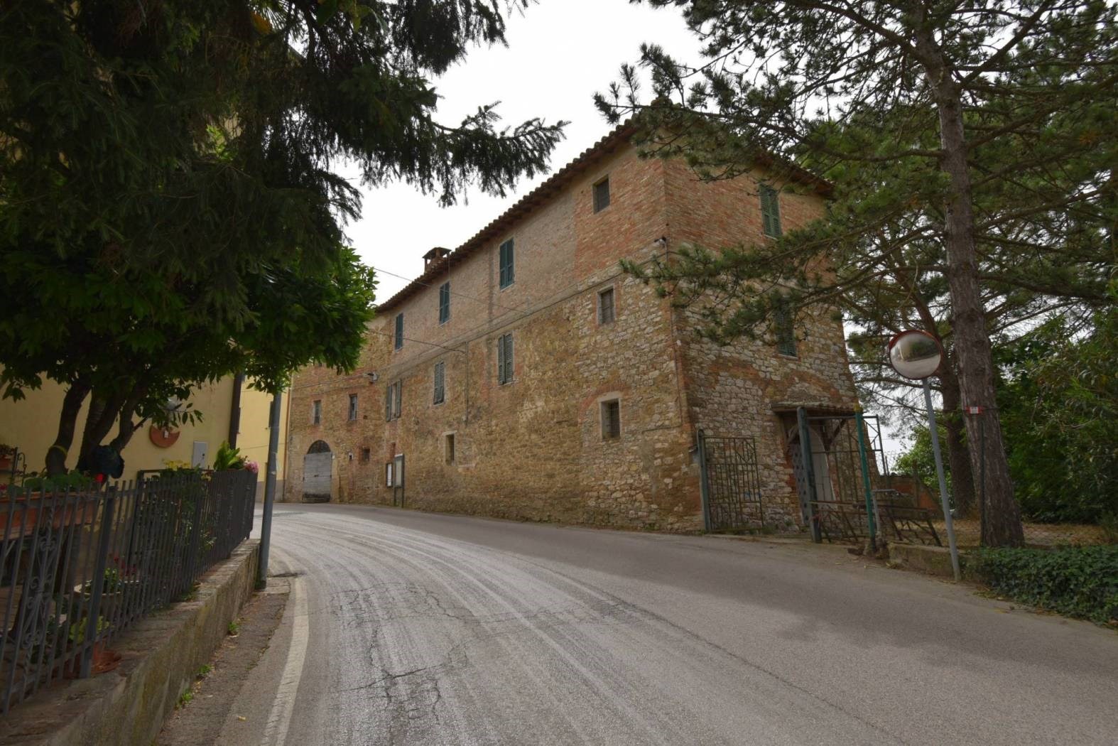 PALAZZO VENDITA PERUGIA 	CASTEL DEL PIANO 	