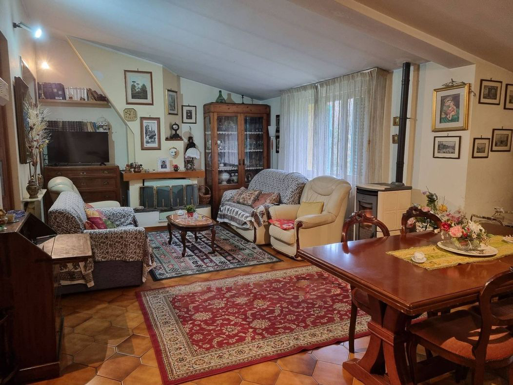 VILLA PORZIONE VENDITA PERUGIA PONTE RIO