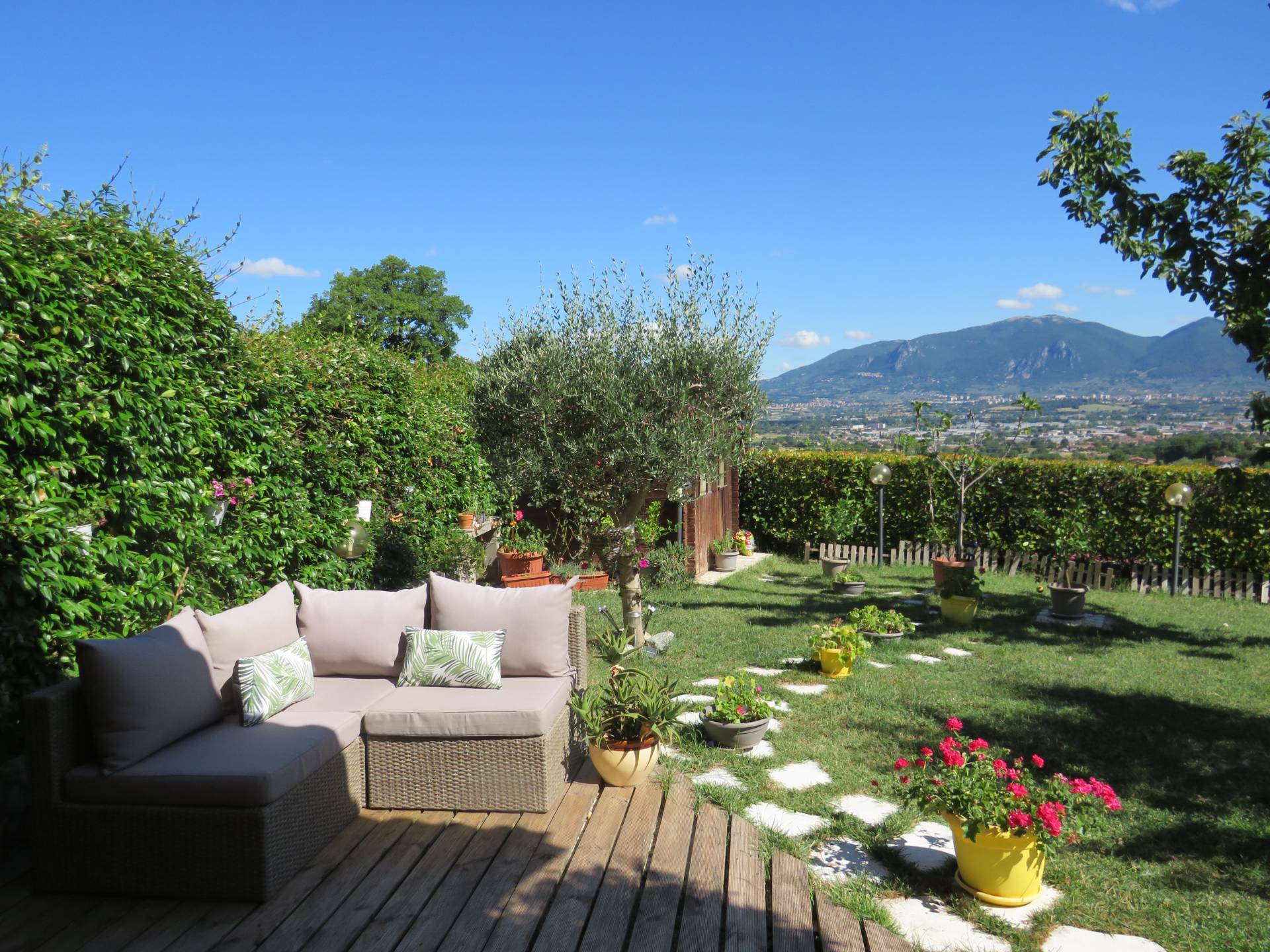 VILLA A SCHIERA VENDITA TERNI POSCARGANO