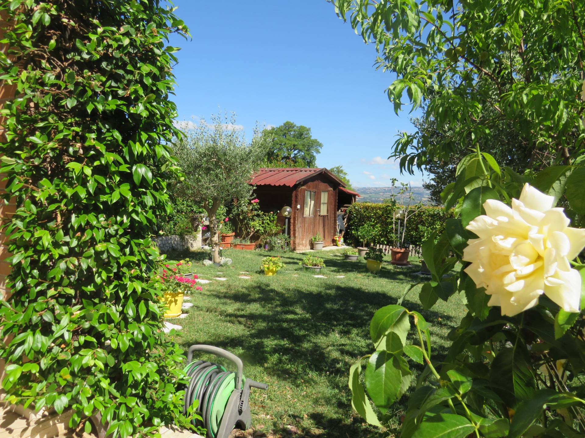 VILLA A SCHIERA VENDITA TERNI POSCARGANO