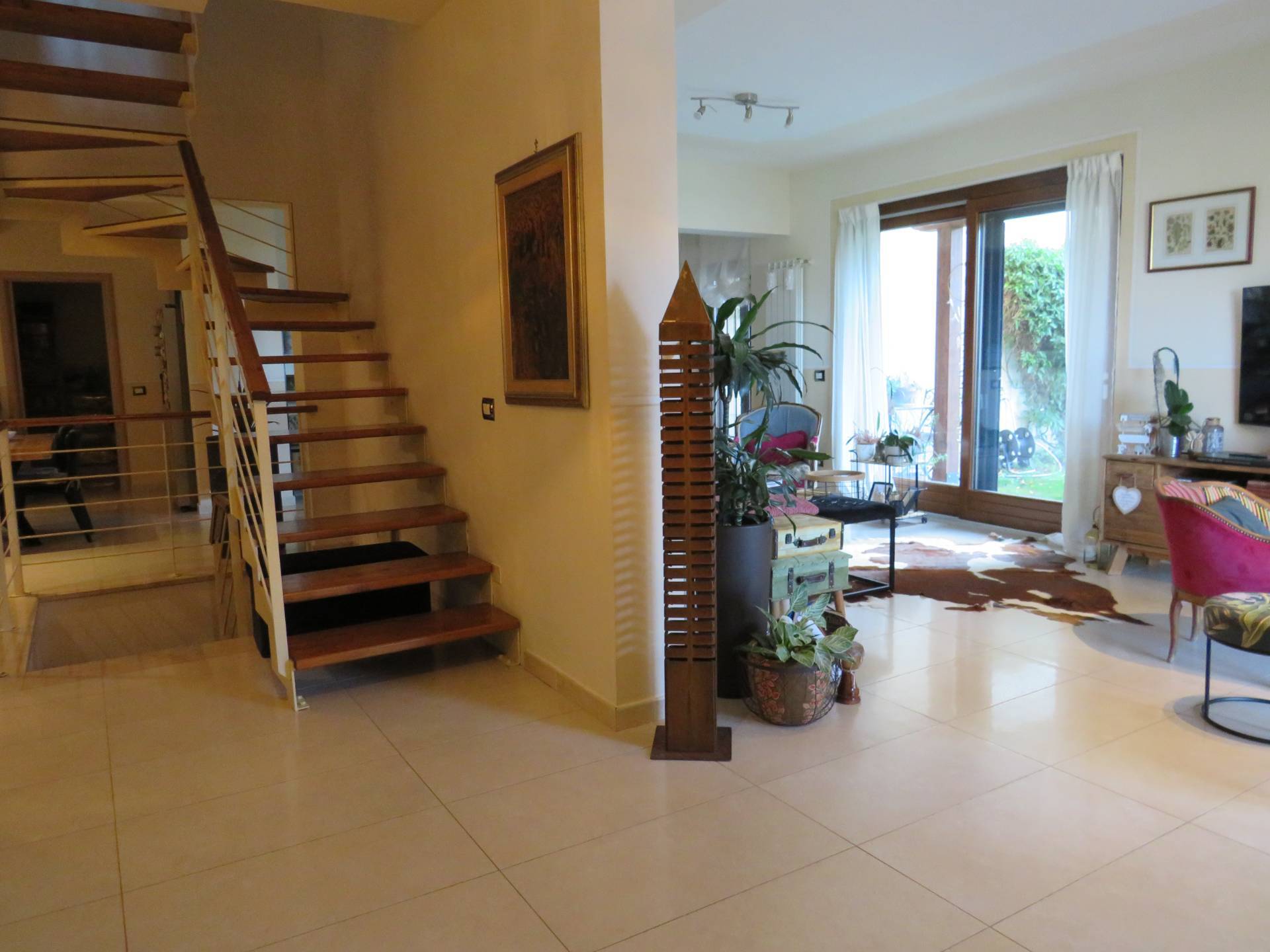 VILLA BIFAMILIARE VENDITA TERNI COLLESCIPOLI