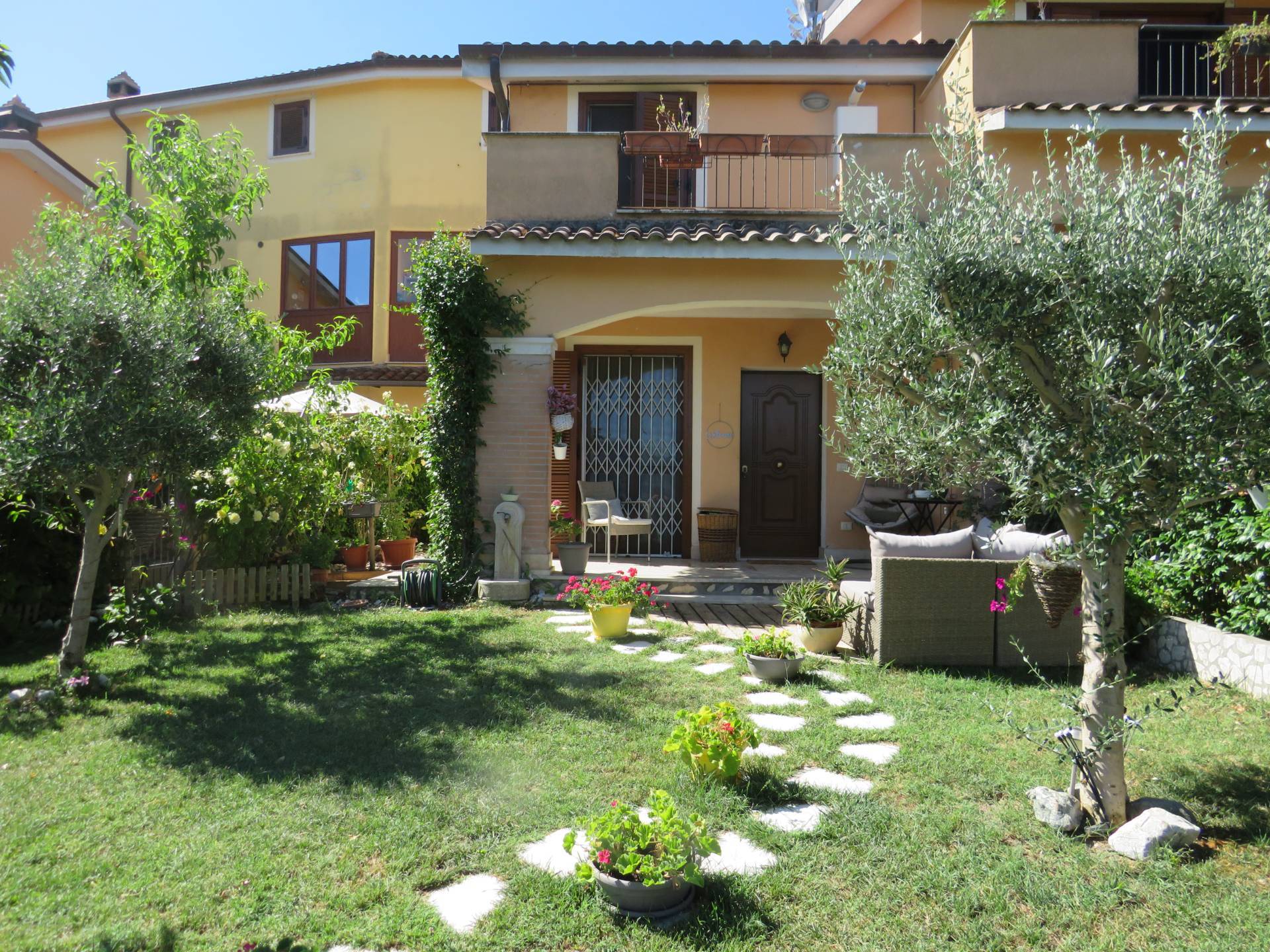 VILLA A SCHIERA VENDITA TERNI POSCARGANO