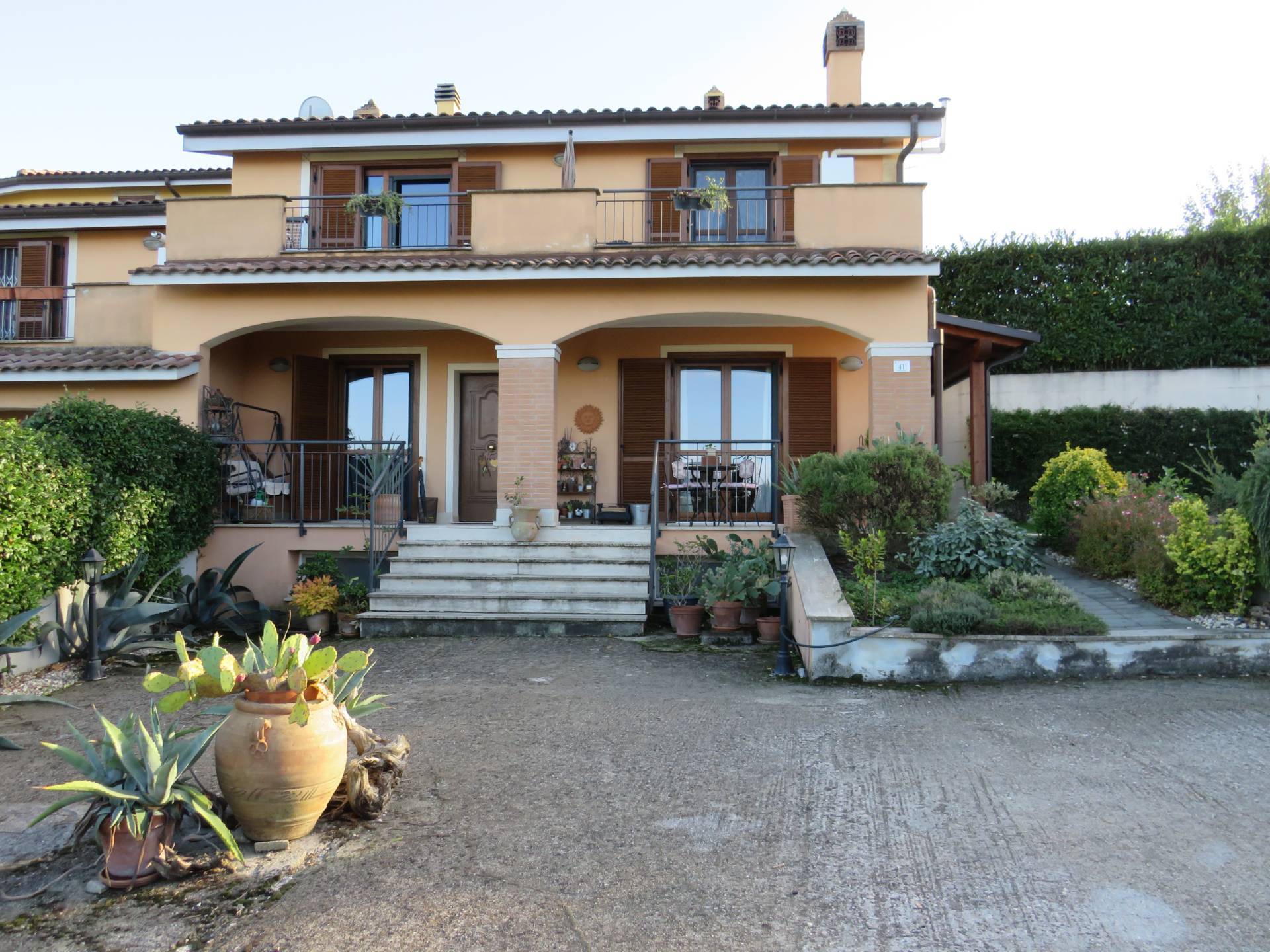 VILLA BIFAMILIARE VENDITA TERNI COLLESCIPOLI