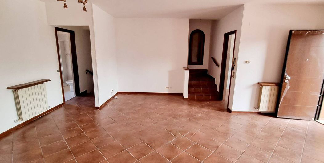 VILLA A SCHIERA VENDITA PERUGIA PRETOLA