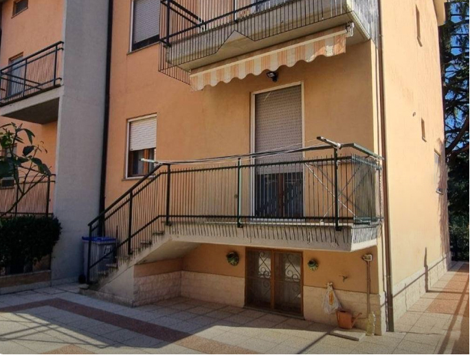 VILLA A SCHIERA VENDITA PERUGIA PRETOLA