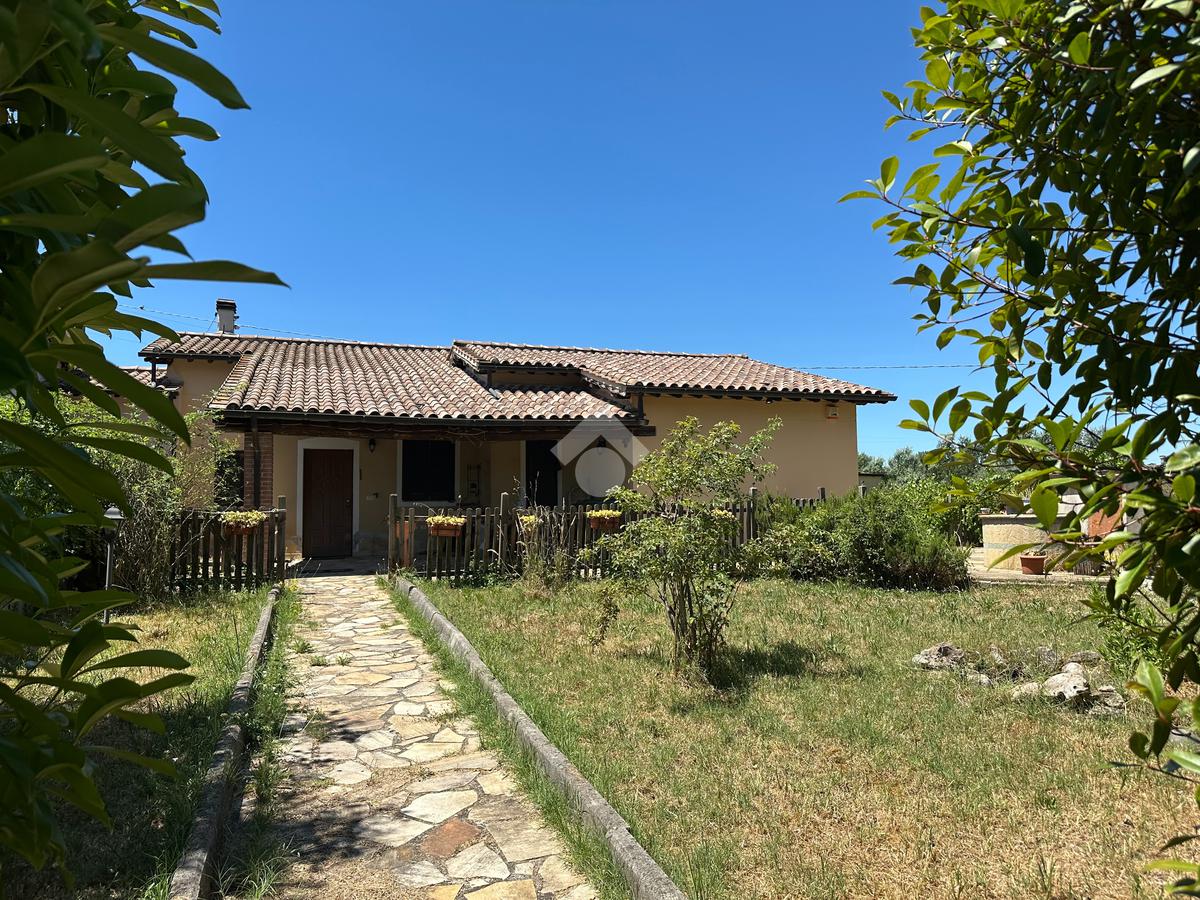 VILLA A SCHIERA VENDITA MONTECASTRILLI