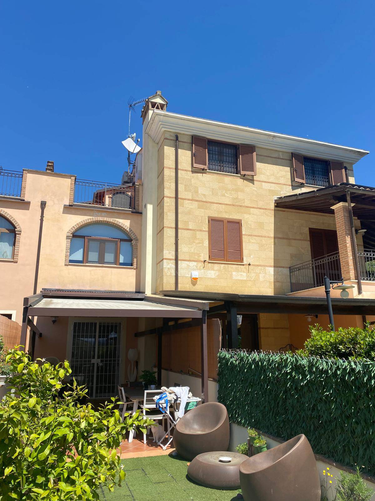 VILLA A SCHIERA VENDITA SAN GEMINI