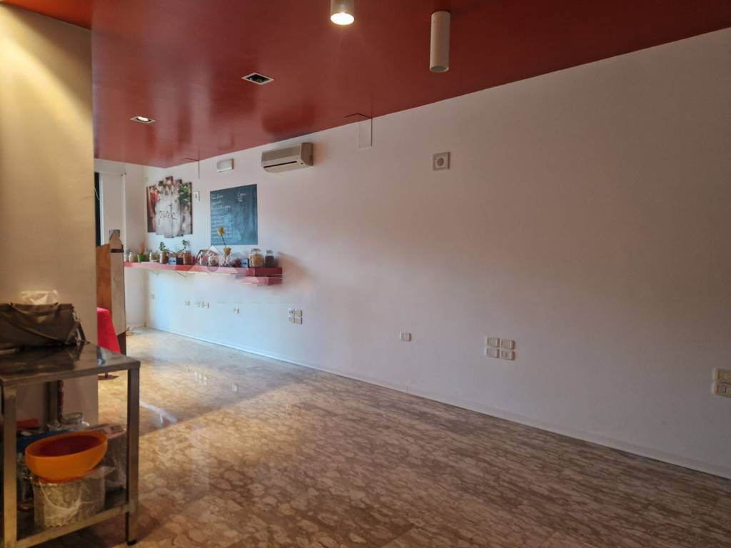 NEGOZIO VENDITA CORCIANO SAN MARIANO