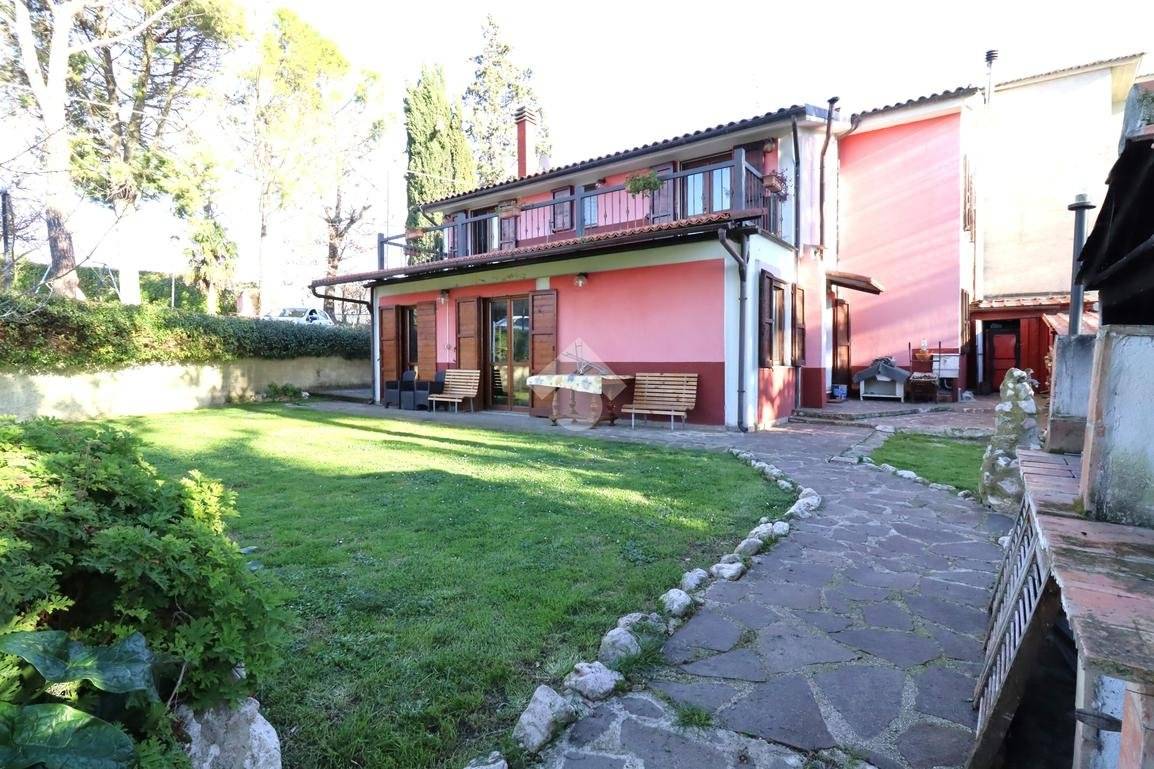 VILLA BIFAMILIARE VENDITA STRONCONE