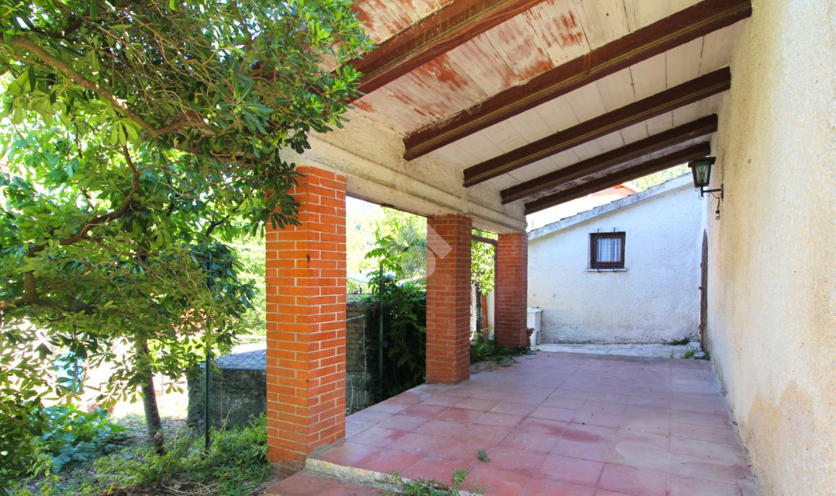 PORZIONE DI CASA VENDITA STRONCONE