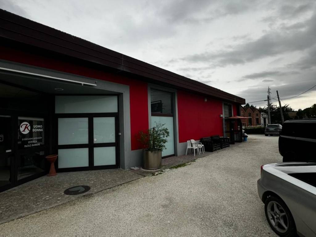 NEGOZIO AFFITTO PERUGIA PILA