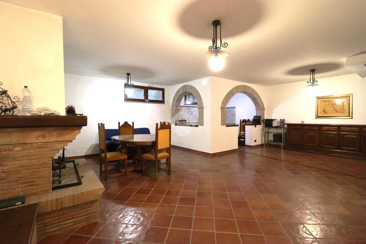 VILLA A SCHIERA VENDITA TERNI CAMPOMICCIOLO