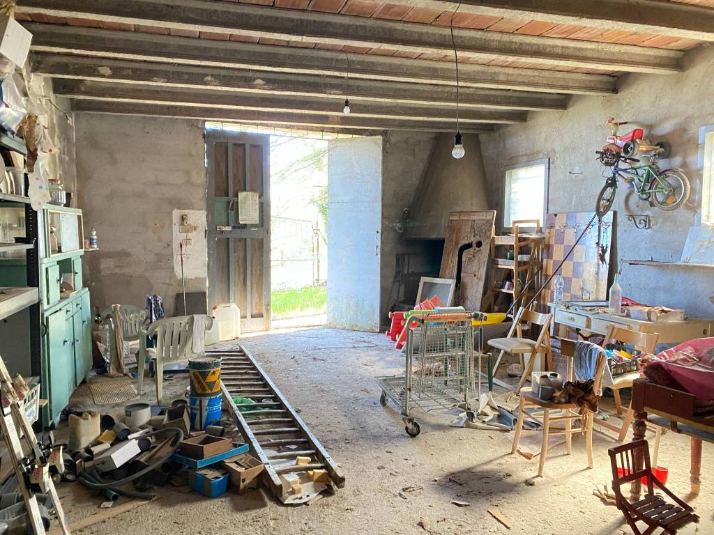 MAGAZZINO VENDITA PERUGIA MONTELUCE