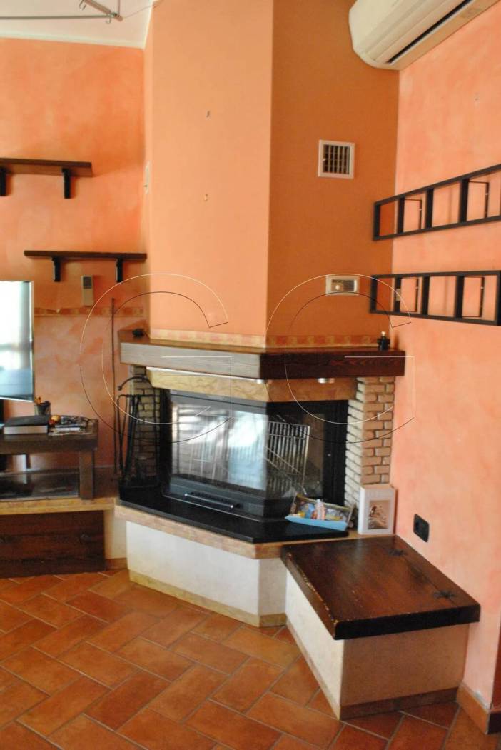 VILLA A SCHIERA VENDITA TERNI SEMICENTRO