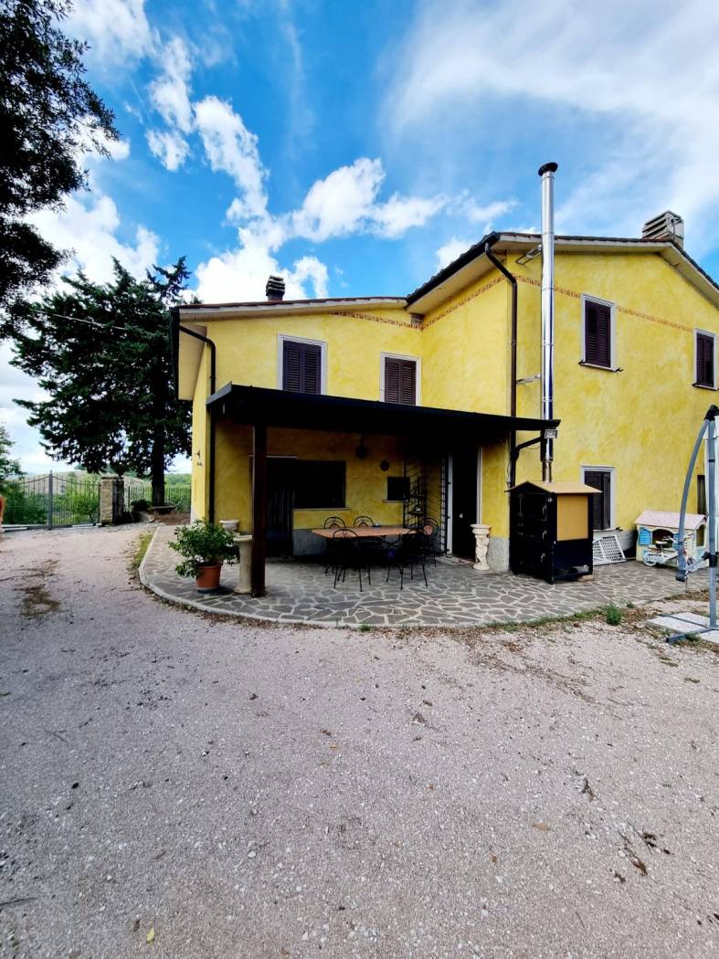 VILLA BIFAMILIARE VENDITA PERUGIA CASA DEL DIAVOLO
