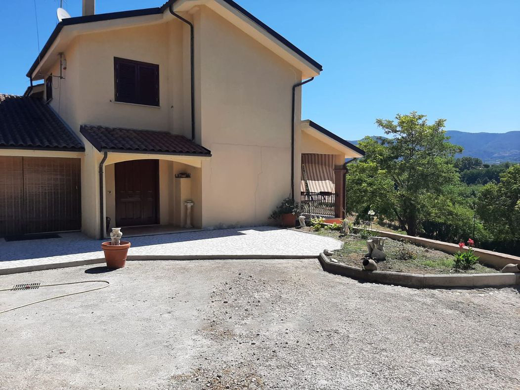 VILLA VENDITA STRONCONE