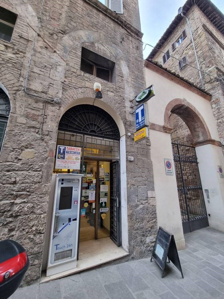 TABACCHERIA VENDITA PERUGIA CENTRO STORICO