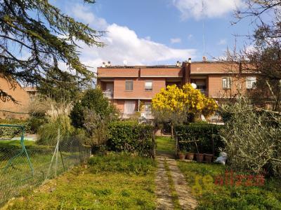 VILLA A SCHIERA VENDITA PERUGIA SANTA LUCIA