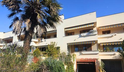 VILLA A SCHIERA VENDITA PERUGIA