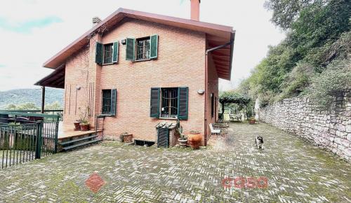 VILLA BIFAMILIARE VENDITA PERUGIA