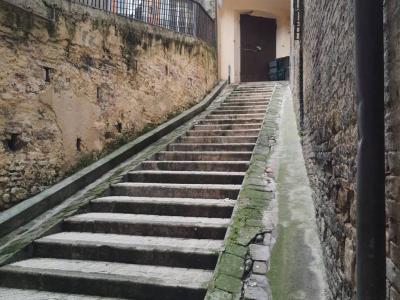 MAGAZZINO VENDITA PERUGIA CENTRO STORICO