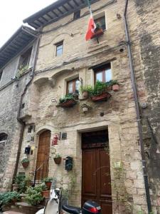 CIELO - TERRA VENDITA ASSISI CENTRO STORICO